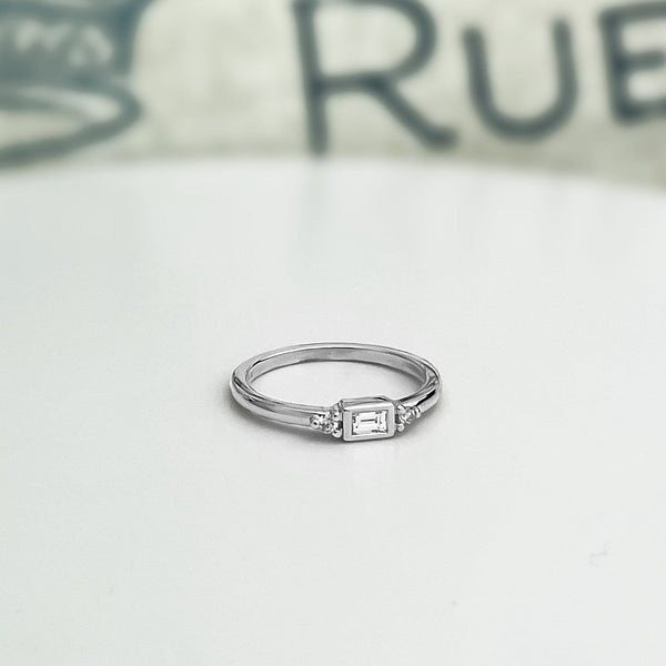 Baguette diamond Emily ring in white gold with natural diamonds.