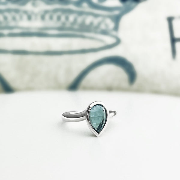 Sea-Saw Topaz Ring · Sterling Silver · 1.90ct Topaz