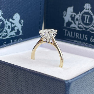 lab diamond, igi certified, vvs2, e color, bespoke ring, unique engagement ring, bridal jewellery, custom made ring, handmade jewellery, Vancouver goldsmith, jewellery designer, petal prongs, petal claws, diamond setting, Taurus and Leo Jewellery