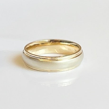Clearance · 10K White & Yellow Gold · 6mm · Size 10-1/2