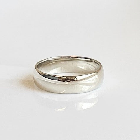 Clearance · 10K White Gold · 6mm · Size 11